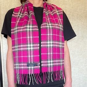 💯 authentic Burberry vintage scarf